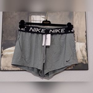 NIKE WOMENS DRI-FIT SWOOSH GRAY TRAINING SHORTS SIZE MEDIUM ❤️